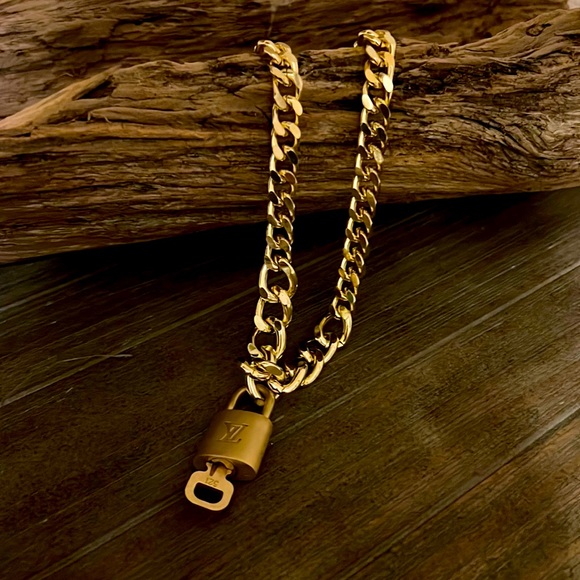 Women's Louis Vuitton Necklaces from £288